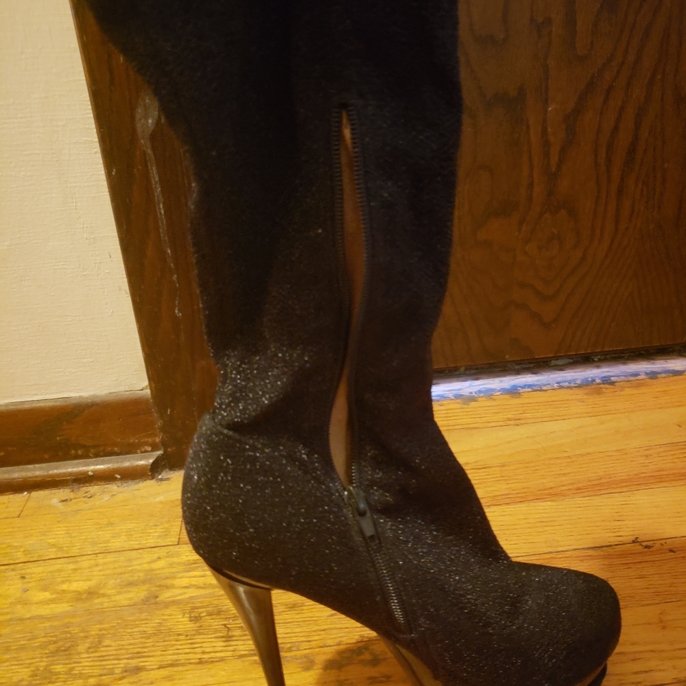 Dreams by California, size 8, black sparkly